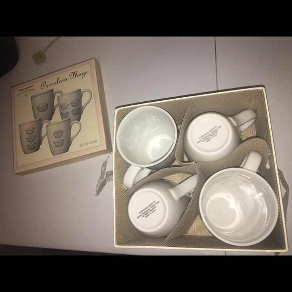 NIB - Nancy Green Cupcake Mugs set! - Picture 2 of 5